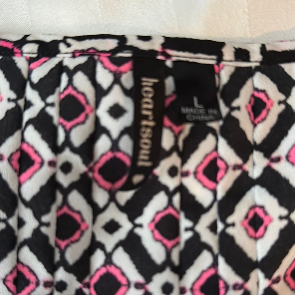 Geometric Patterned Women's Top - Picture 8 of 10